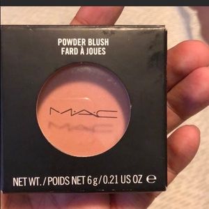 MAC fun ending satin powder NWT